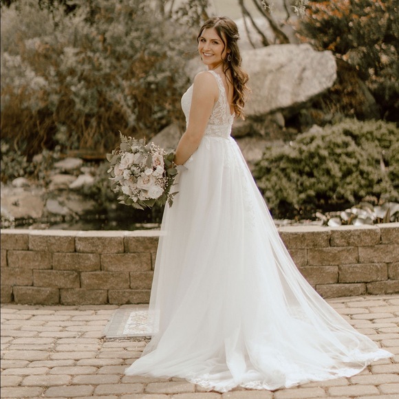 Meet your Posher, Olivia - Picture 1 of 1